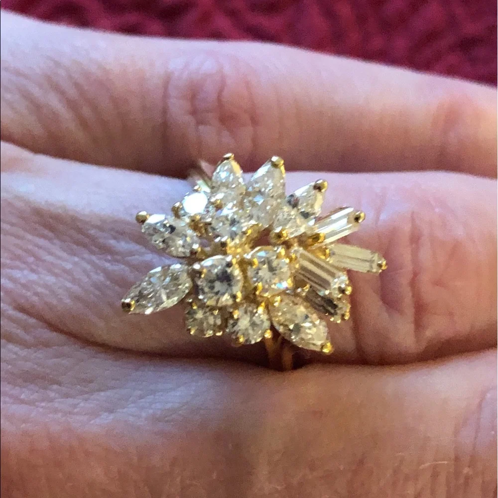 Vintage 18K Yellow Gold Diamond Cluster Cocktail Ring Around Size 6